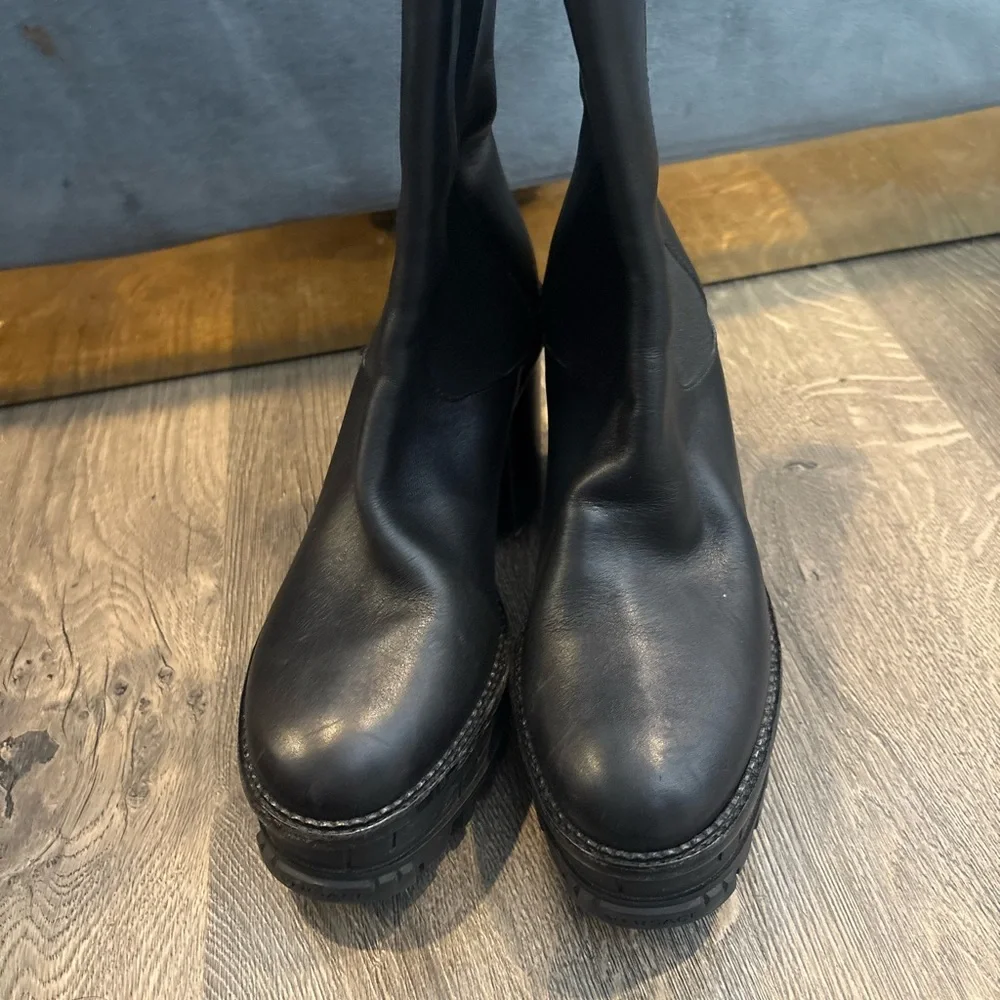 Black Leather Boots with Gold Medusa Detail - Picture 3 of 6